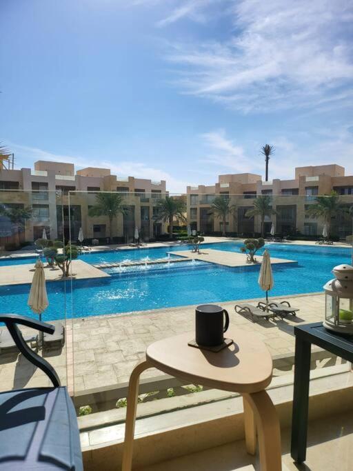 Apartment Mangroovy Ritzy, Cerulean By The Pool
